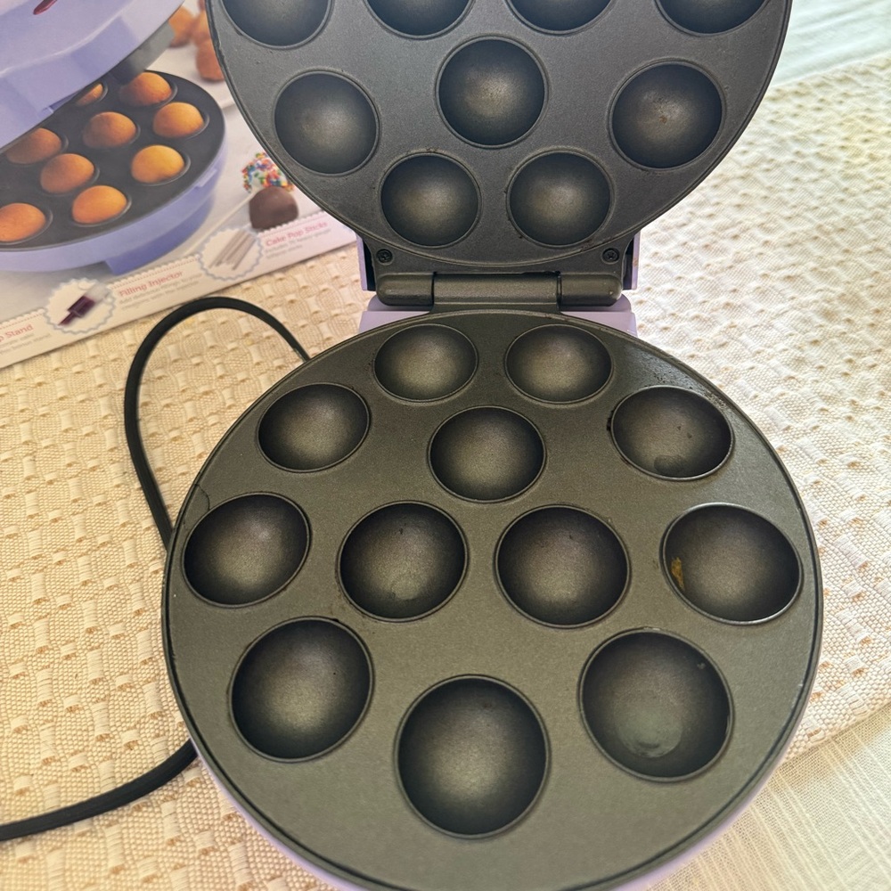 Mini Cake Pop Maker in Lavender